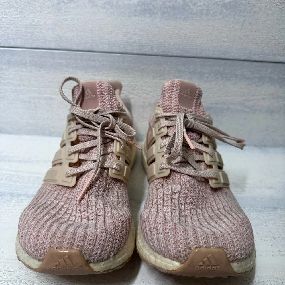 Size 8 Adidas Ultra Boost - Picture 3 of 6